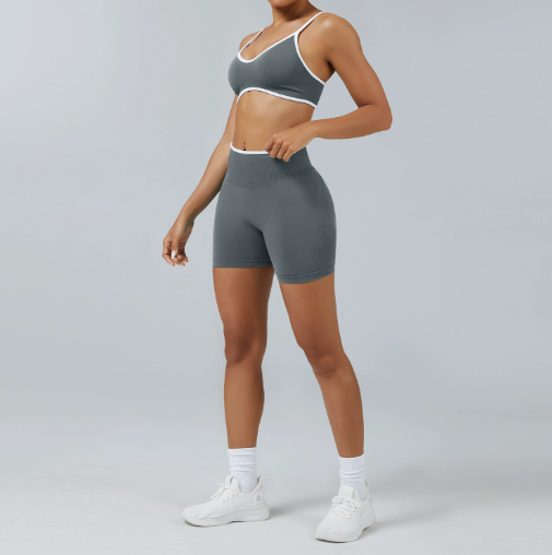 Aloura - Women Shorts (Grau)